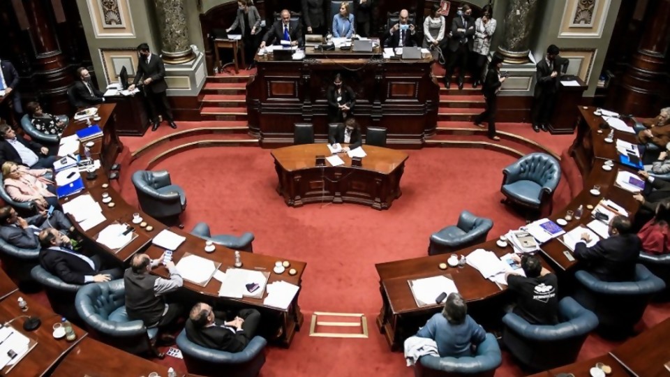 ¿Qué pasó en el Senado? Gritos, discusiones y tensión entre el FA y la Coalición —  Audios — Primera Mañana | El Espectador 810