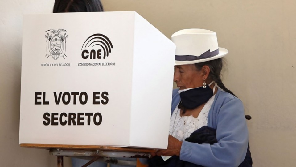 Qué dejó la primera vuelta de las elecciones en Ecuador —  La Entrevista — Más Temprano Que Tarde | El Espectador 810