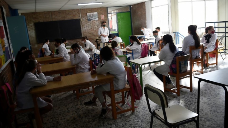 Vuelta a clases y vacunación  —  El mostrador — Bien Igual | El Espectador 810